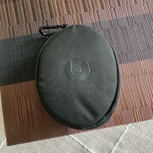 Beats Solo 3 black wireless Bluetooth headphones excellent condition